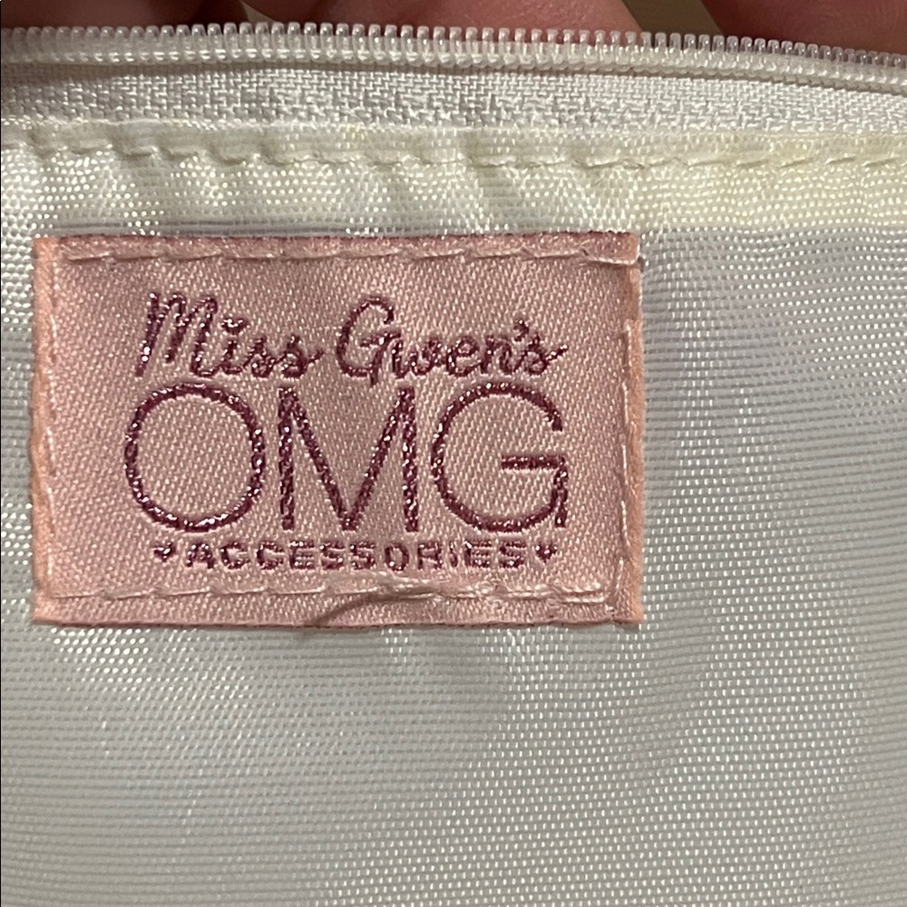 OMG Miss Gwen's ACCESSORIES irridescent white OMBRE HEART LOVE BACKPACK 9"×7 - Picture 5 of 9